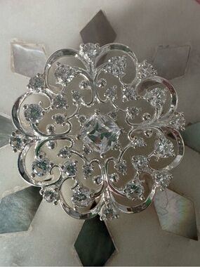 Jacmel Mauritius Sterling Silver .925 Snowflake / Floral Brooch with CZ